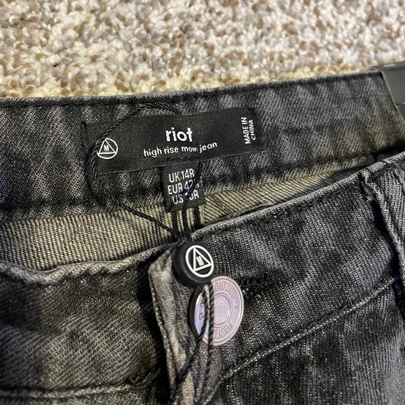 TALL RIOT HIGH-WAISTED MOM JEANS SZ 10 - Picture 4 of 5